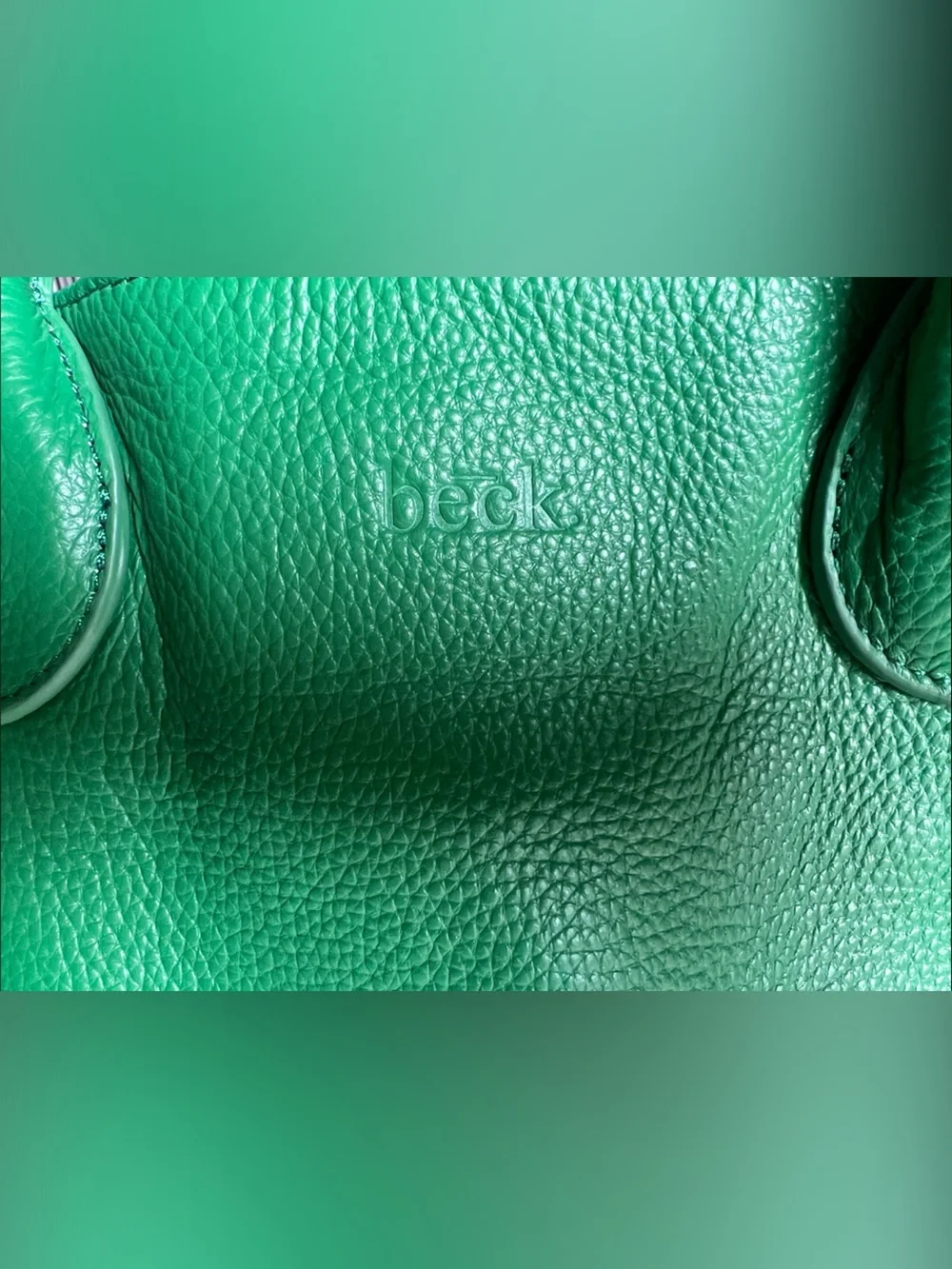 Beck Medium Classic Tote in Envy / Kelly Green great condition - Picture 7 of 7